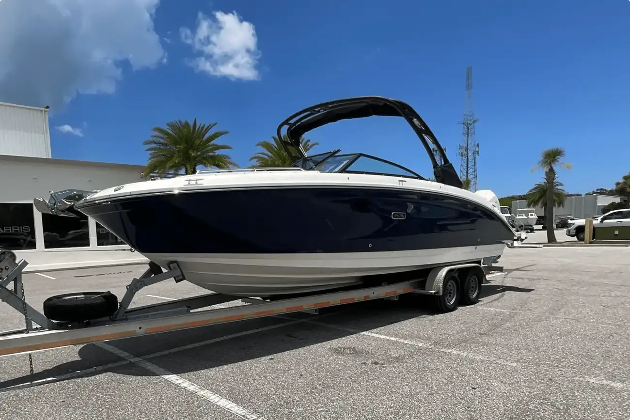 Sea Ray SDX 290 s motorem