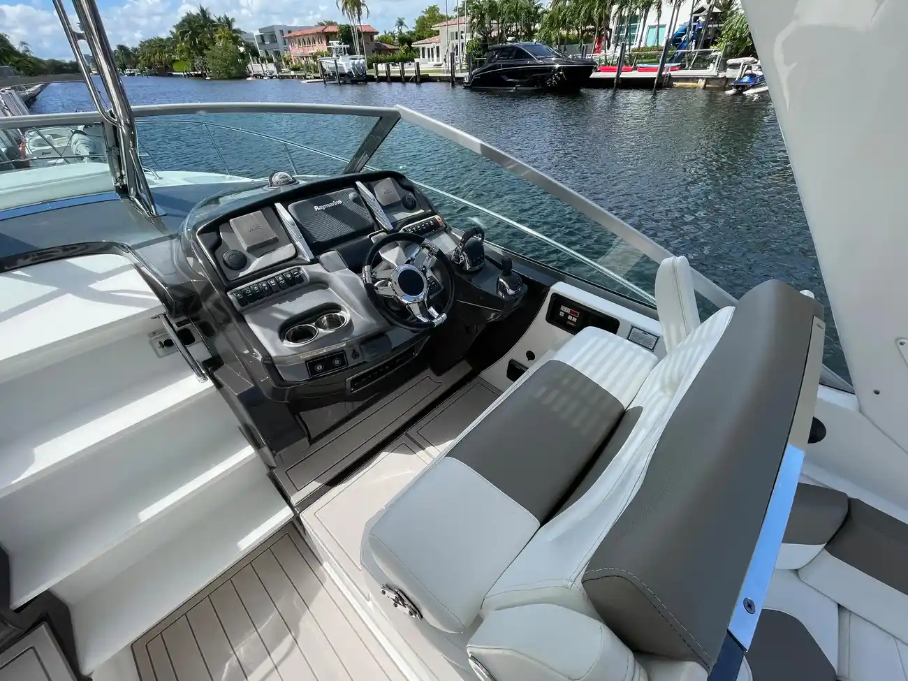 Thumbnail von Monterey 335 Sport Yacht Pura Vida
