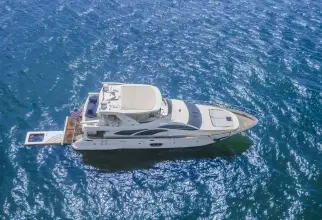 Thumbnail von Azimut 75 Thinks It's His Too