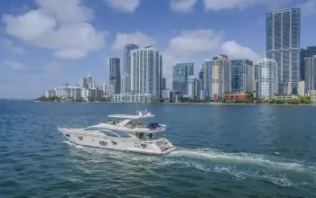 Thumbnail von Azimut 75 Thinks It's His Too