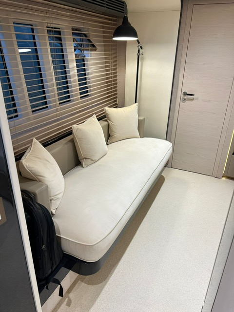 Thumbnail von Azimut 80