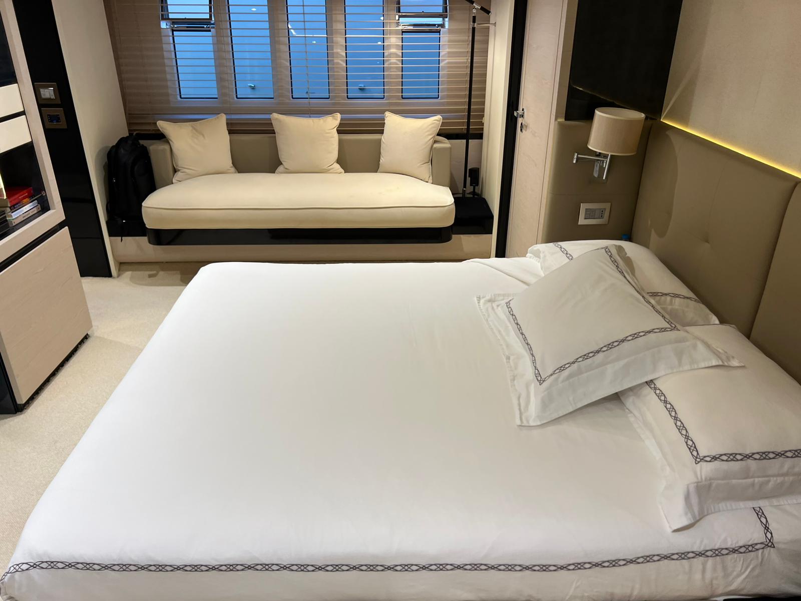 Thumbnail von Azimut 80