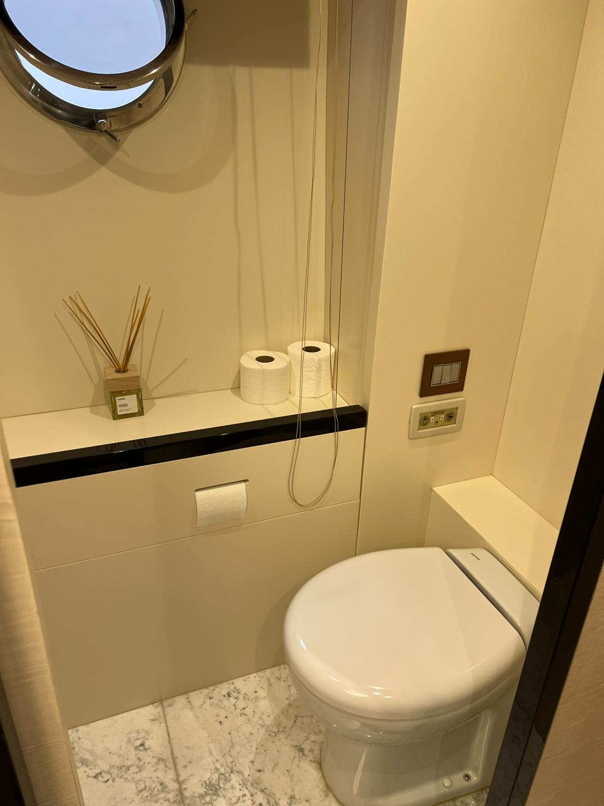 Thumbnail von Azimut 80