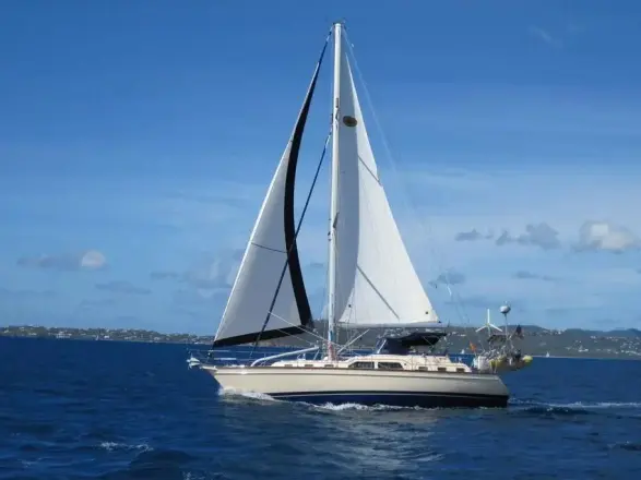 Island Packet 445