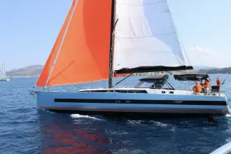 Beneteau Oceanis Yacht 62 .