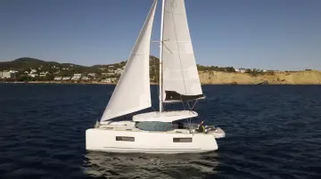 Lagoon 40 .