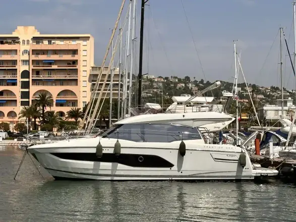 Prestige 420 Fly Loevag