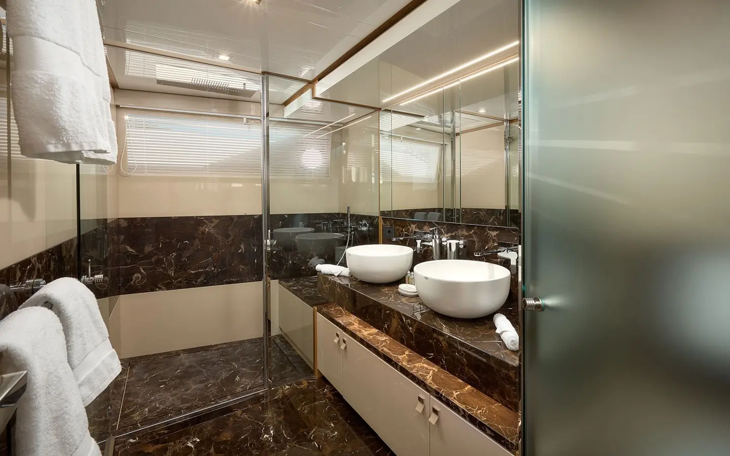 Thumbnail von Ferretti Yachts 95 DAMARI