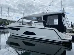 Sealine C330 Karma