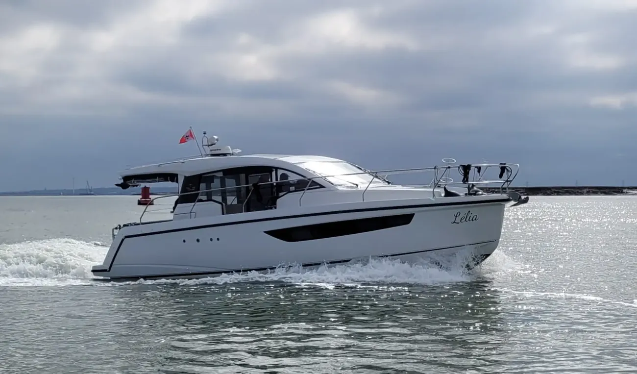 Sealine C330 Lelia