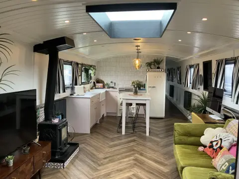 Collingwood Hoxton  Priscilla