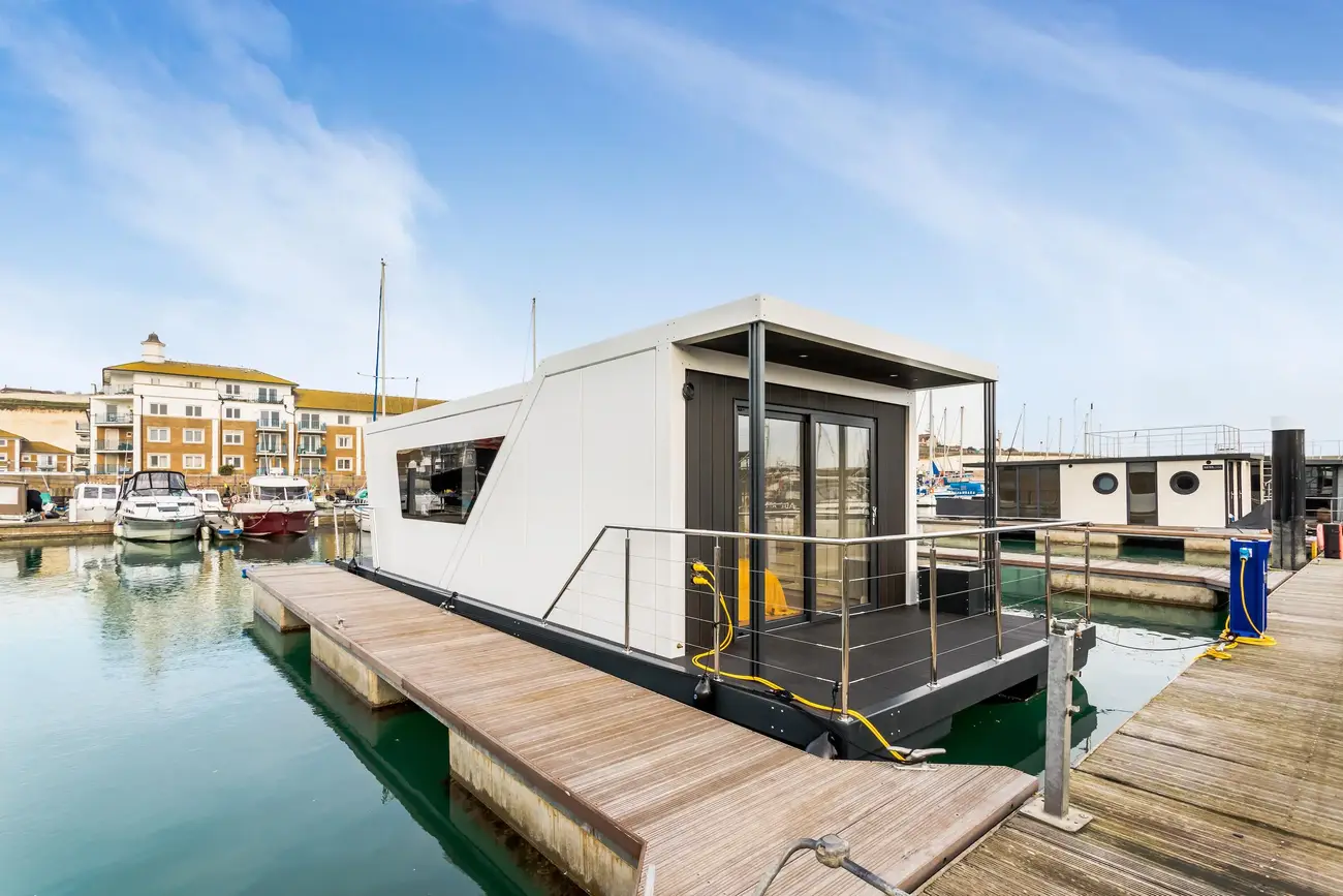 Bluefield M350 Future order M350 Floating Home at Limehouse