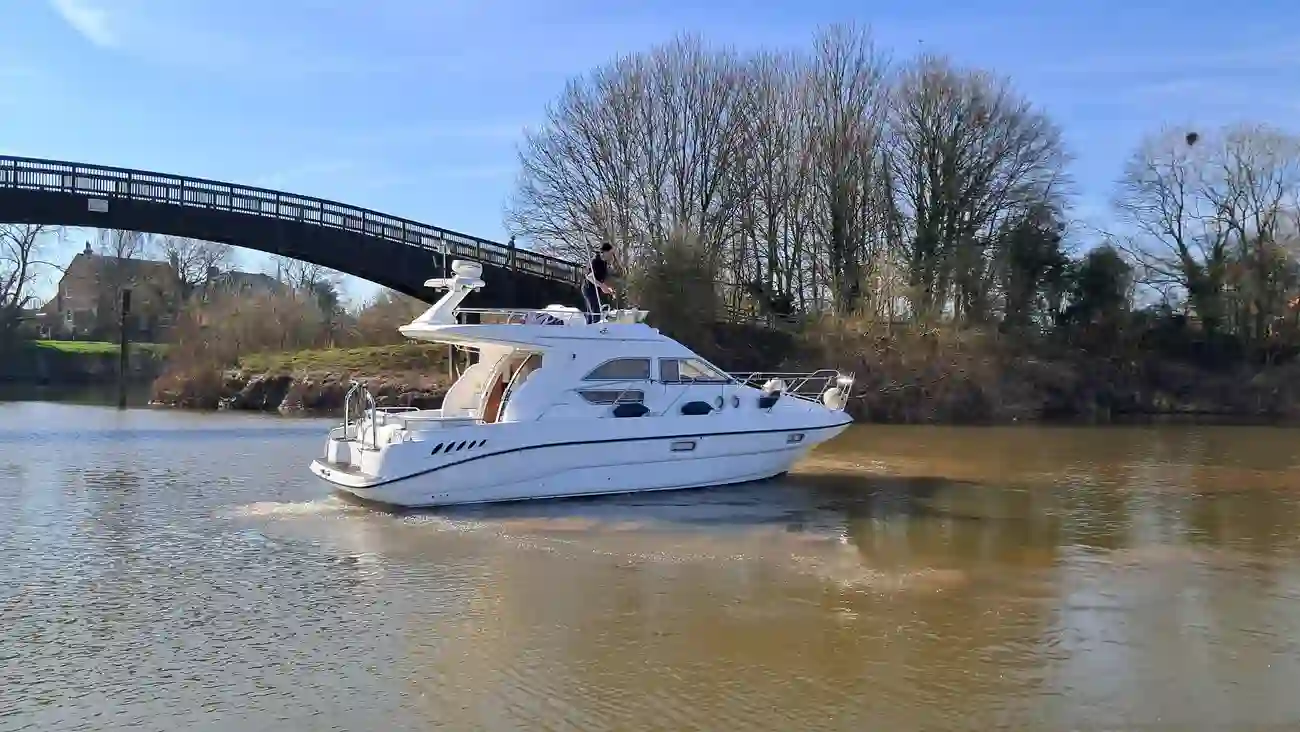 Sealine F33 Spring Mist