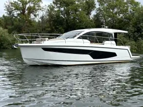 Sealine C335