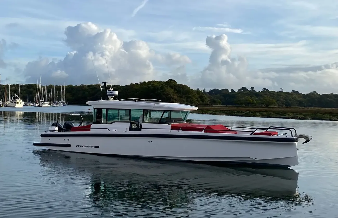 Axopar 37 XC Cross Cabin SISU