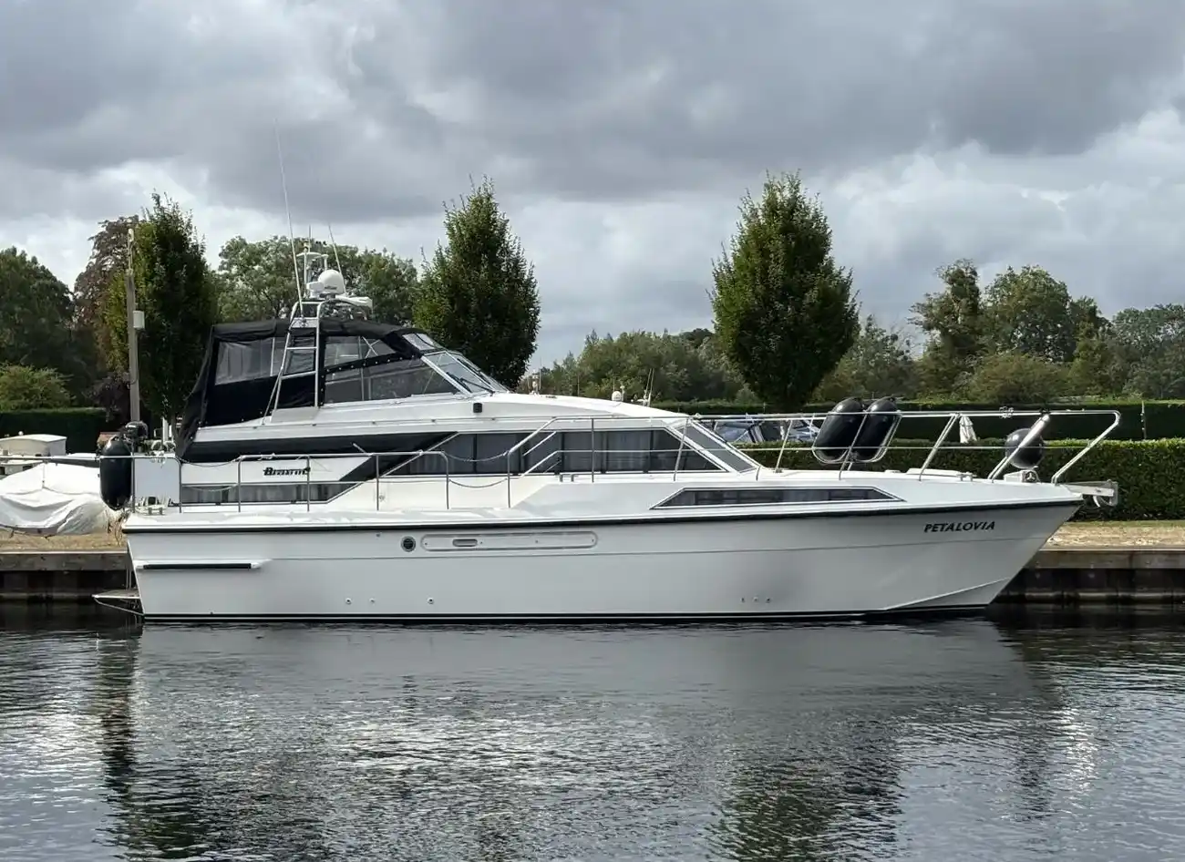 Broom Monarch Ocean 42 Petalovia (Name to be retained)