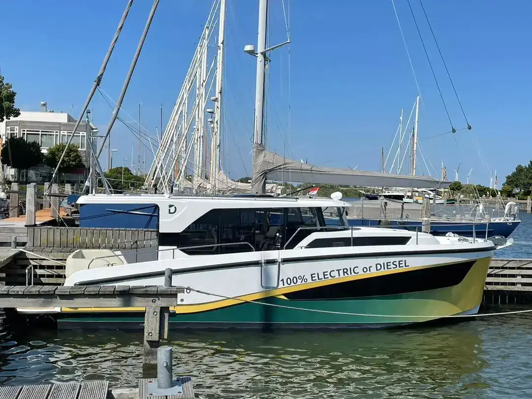 Delphia 10 Sedan DE 011 - IN STOCK