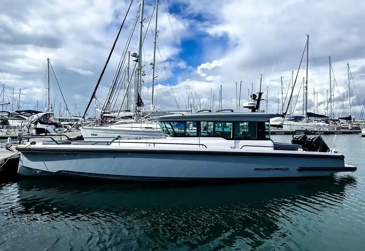 Axopar 37 XC Cross Cabin DYLIS