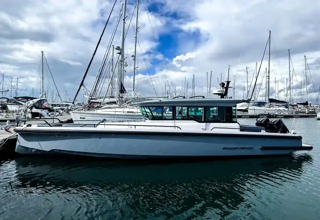 Axopar 37 XC Cross Cabin DYLIS