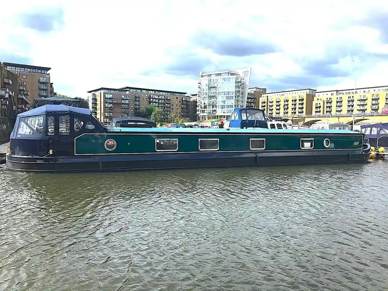 Waterspace Living Hampton 73 Luxury Widebeam