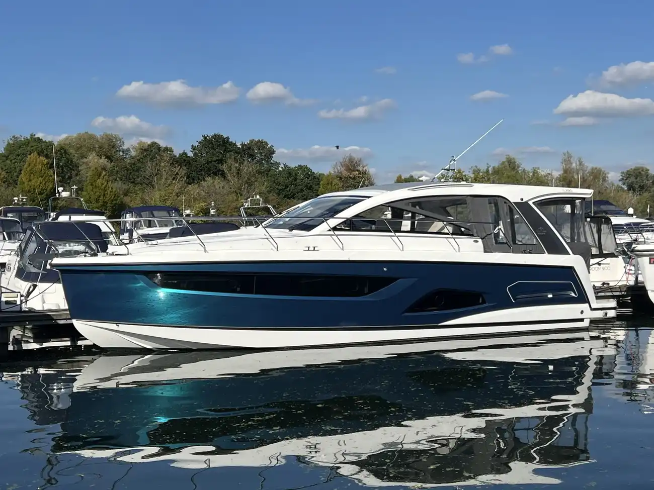 Sealine S390 Presents as new