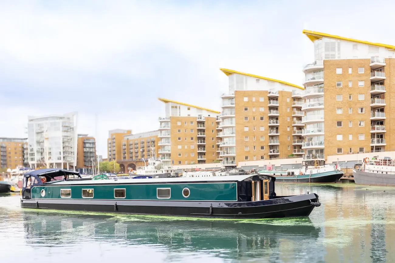 Waterspace Living Hampton 73 Luxury Widebeam