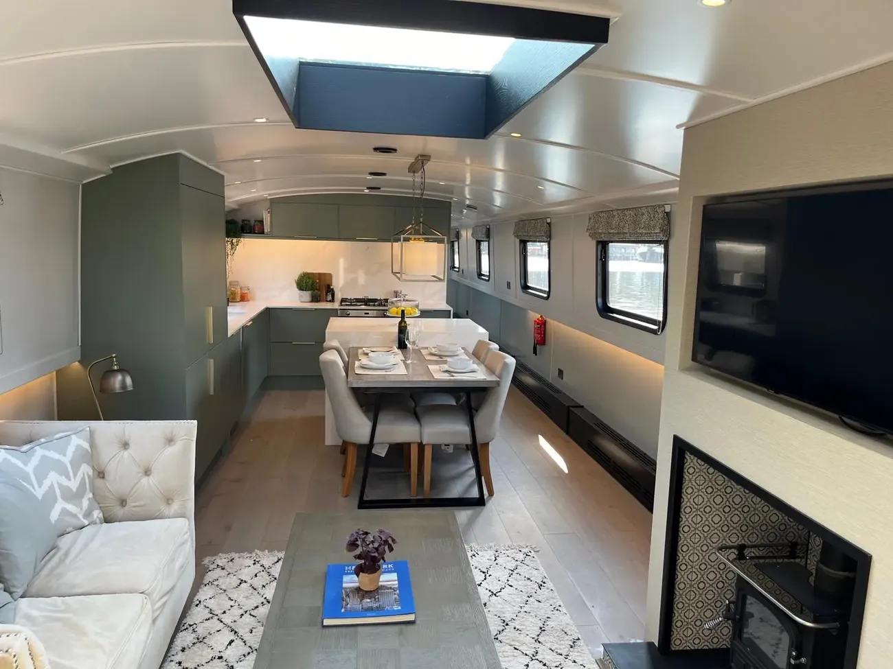 Thumbnail von Waterspace Living 70` Greenwich 70 Luxury Widebeam at Poplar Marina