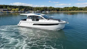 Sealine C335 As New Condition