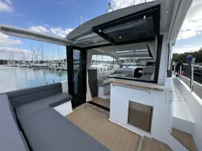 Thumbnail von Sealine C335 As New Condition