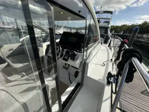 Thumbnail von Sealine C335 As New Condition