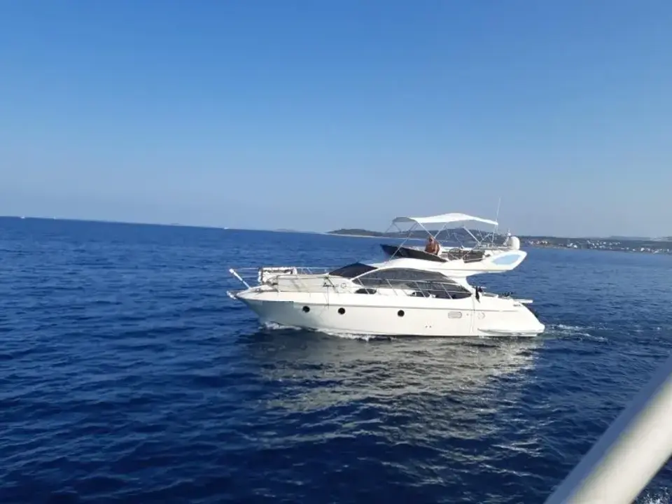 Azimut 43