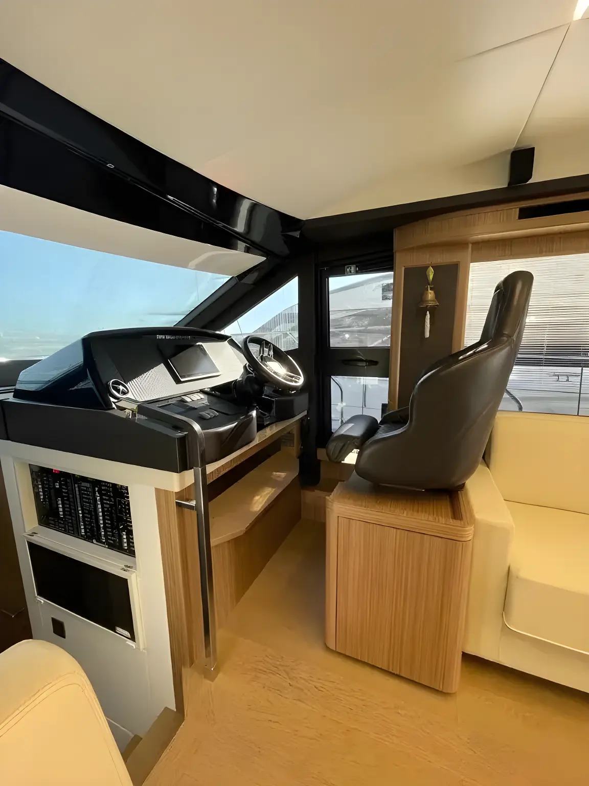 Thumbnail von Absolute 52