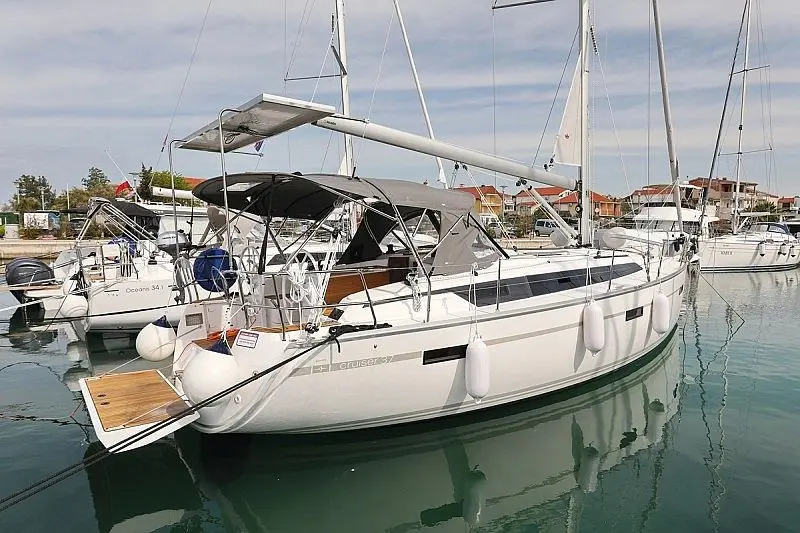 Bavaria Cruiser 37