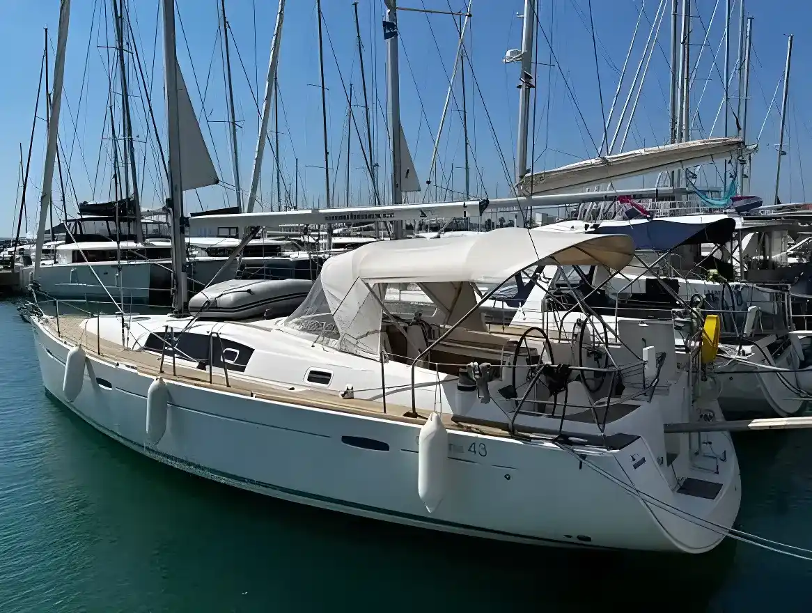Beneteau Oceanis 43