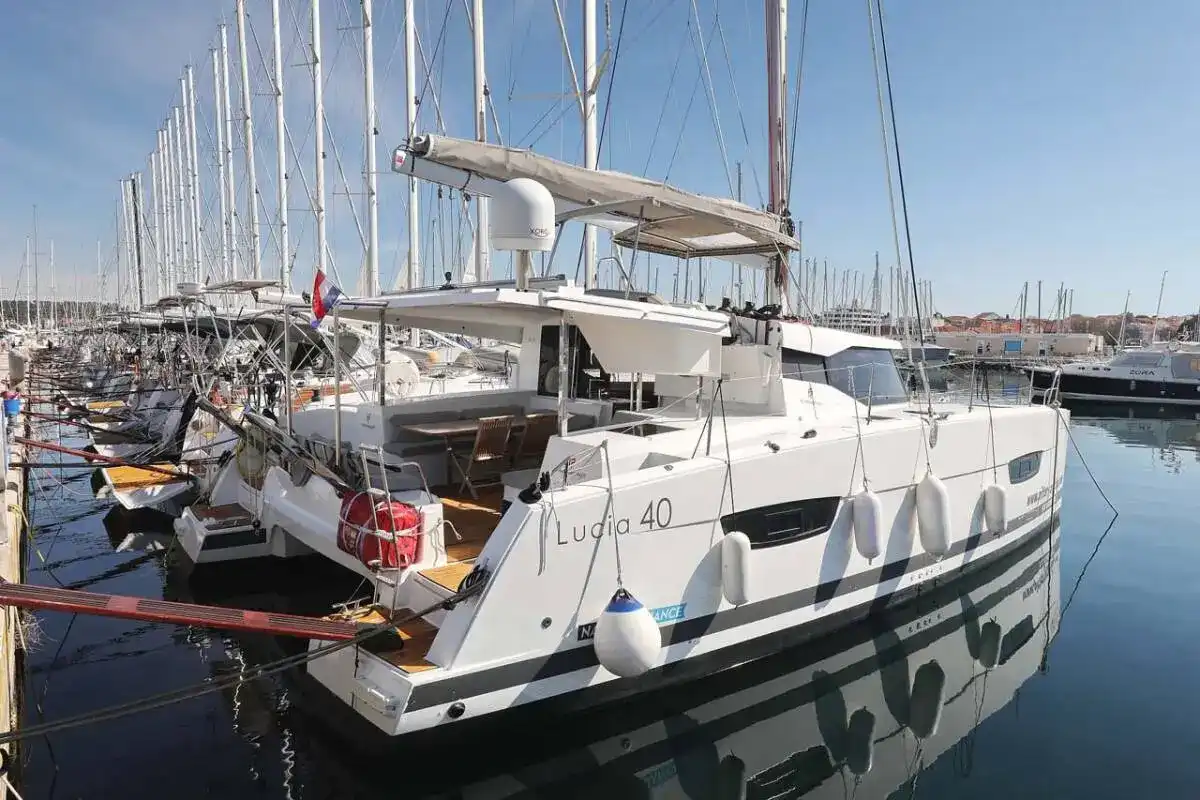 Fountaine Pajot Lucia 40