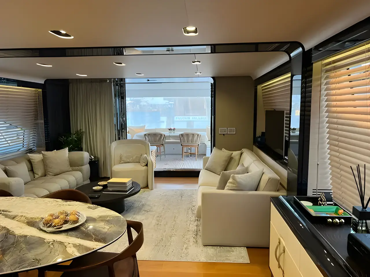 Thumbnail von Azimut 80