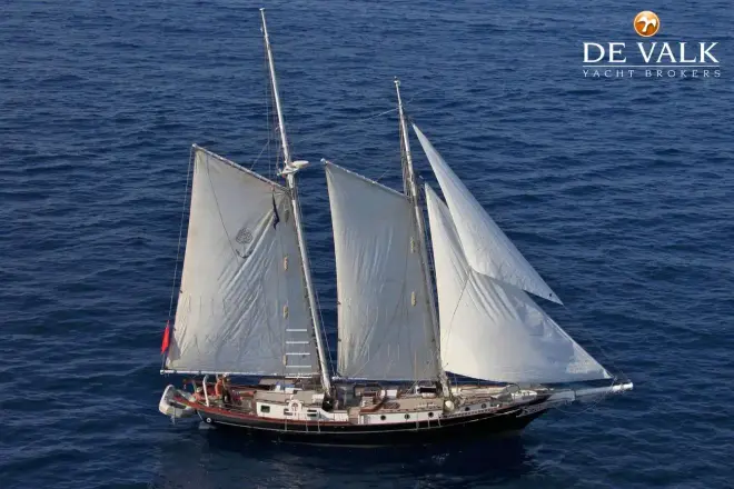 Custom Schooner Sitting Bull 19.80