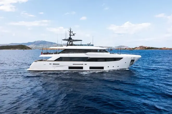 Custom Line Navetta 33