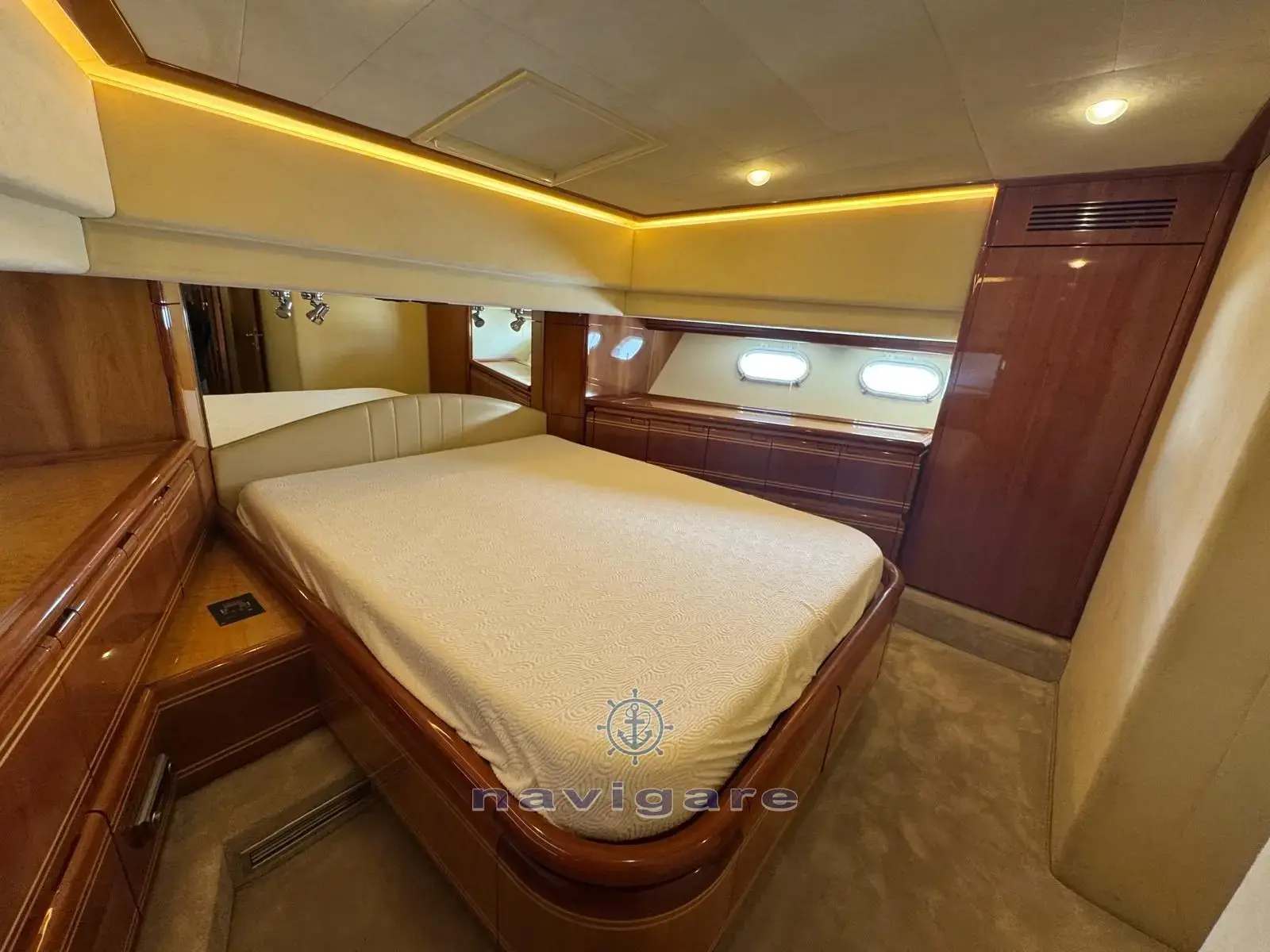 Thumbnail von Ferretti Yachts 810