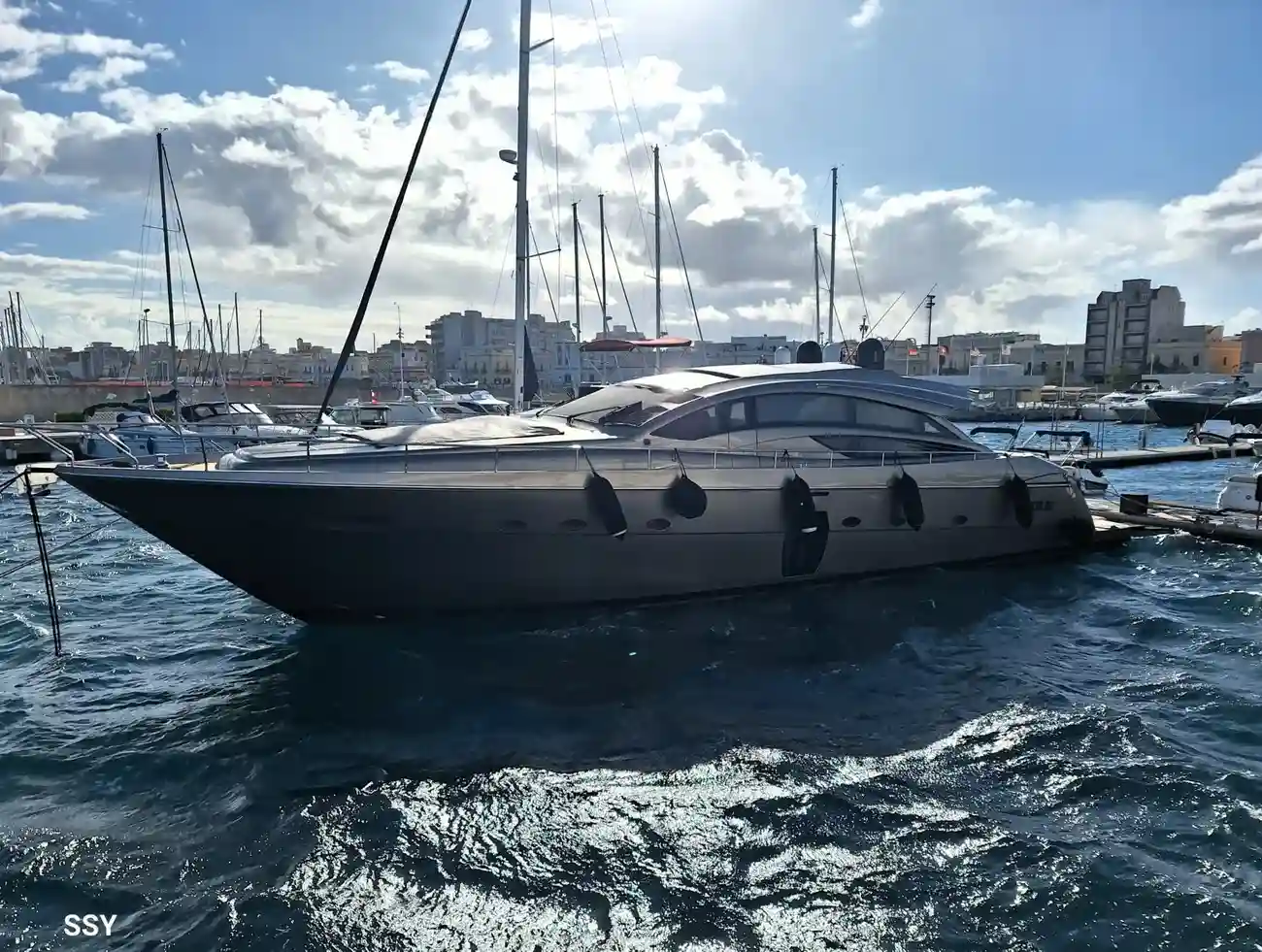 Pershing 72