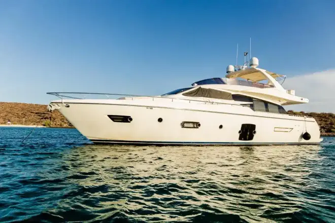 Ferretti Yachts 720