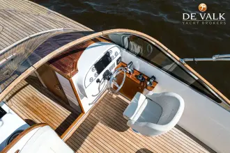 Thumbnail von Long Island Yachts 33 Runabout Hybrid