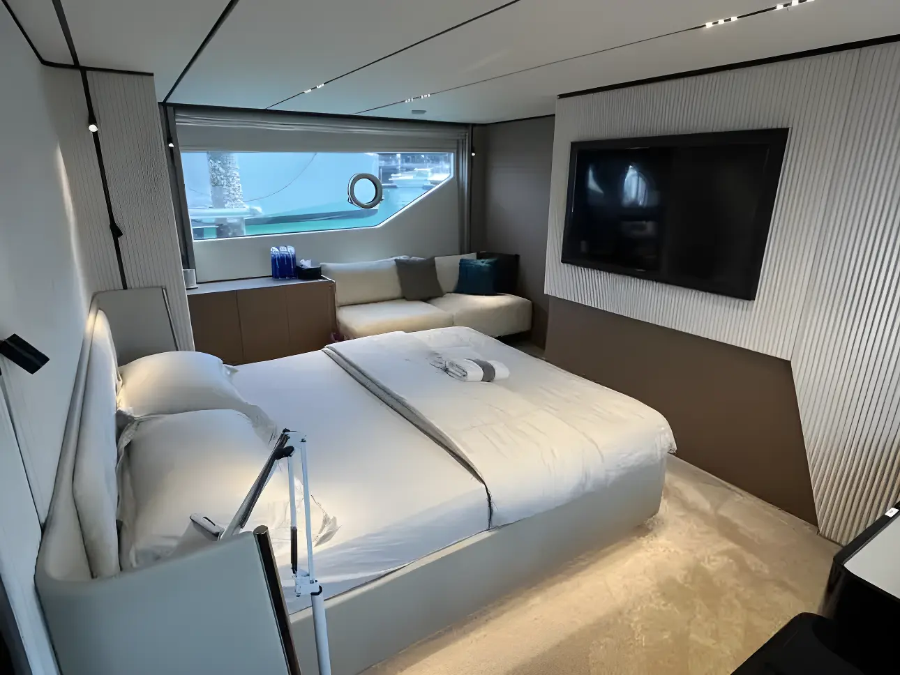 Thumbnail von Ferretti Yachts 720 LEME