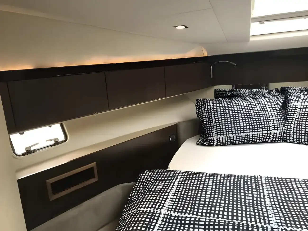 Thumbnail von Fairline Squadron 42 n/a