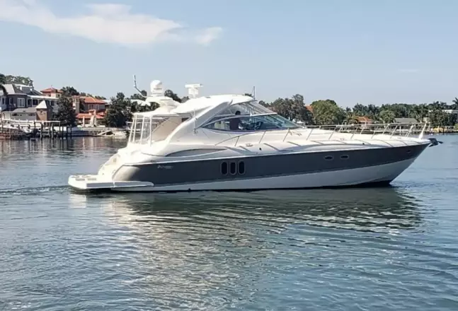 Cruisers Yachts 520 Express