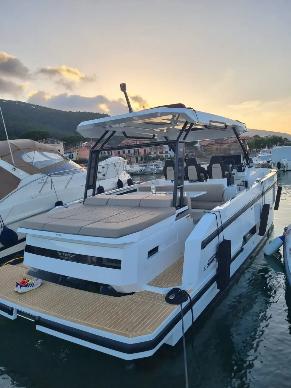 Thumbnail von De Antonio Yachts D32