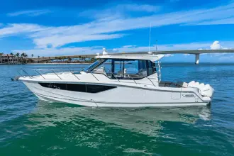 Thumbnail von Boston Whaler 405 Conquest