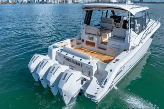 Thumbnail von Boston Whaler 405 Conquest