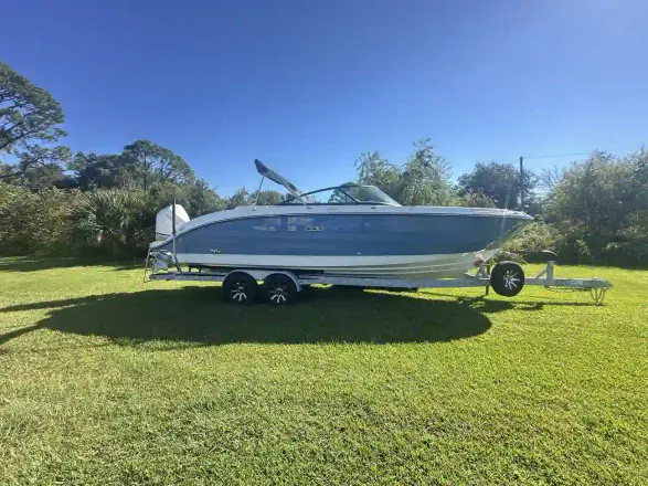 Sea Ray SDX 270 Outboard
