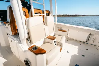 Thumbnail von Boston Whaler 360 Outrage